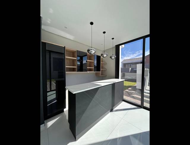 6 BEDROOM HOUSE FOR SALE IN SIX FOUNTAINS